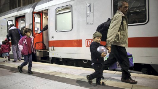 Am Flughafen in Köln kommen Flüchtlinge an. Von hier aus werden sie in Unterkünfte in Nordrhein Westfalen gebracht. (Foto: Krasniqi)