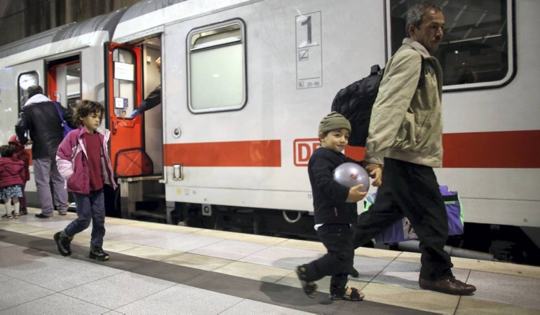 Am Flughafen in Köln kommen Flüchtlinge an. Von hier aus werden sie in Unterkünfte in Nordrhein Westfalen gebracht. (Foto: Krasniqi)