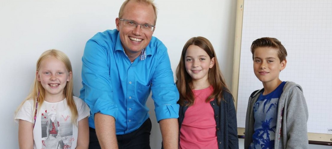 Drei unserer Kinderreporter haben den OB_Spitzenkandidaten Jochen Ott getroffen. (Fotos: Goyert)