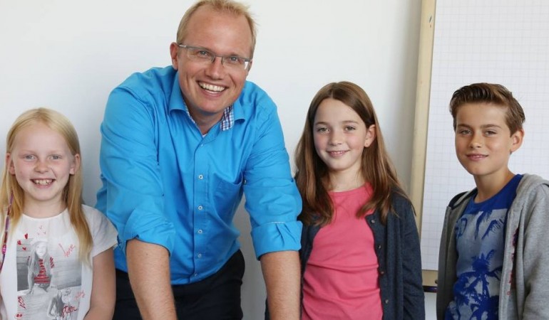 Drei unserer Kinderreporter haben den OB_Spitzenkandidaten Jochen Ott getroffen. (Fotos: Goyert)