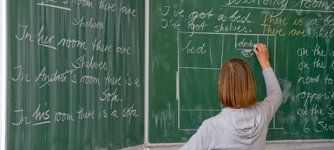 In vielen Ländern auf der Welt gibt es zu wenige Lehrer. Daran soll unter anderem der Weltlehrertag erinnern. (Foto: dpa)