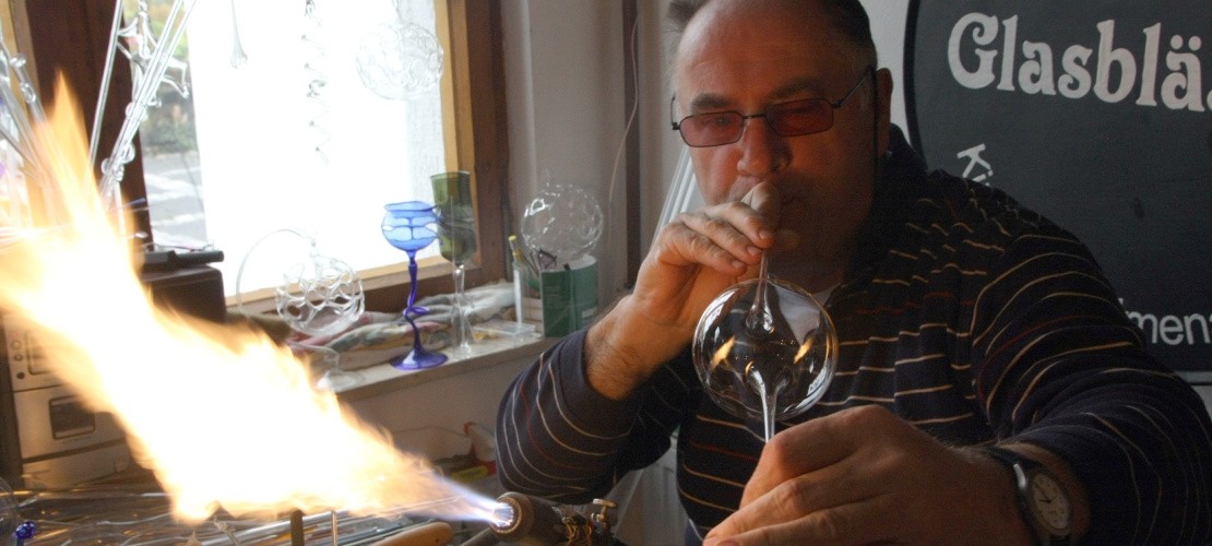 So macht ein Glasbläser eine Weihnachtskugel