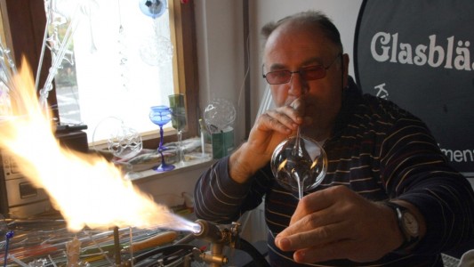 So macht ein Glasbläser eine Weihnachtskugel