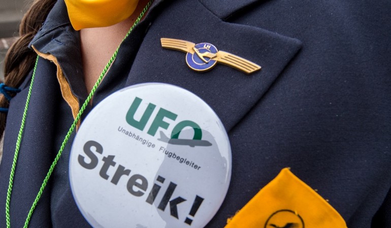 Seit Freitag streiken einige Flugbegleiter. (Foto: dpa)