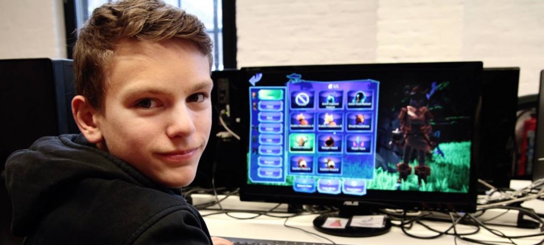 Erik will wissen, wie Computerspiele aufgebaut sind. Deswegen hat er den Kurs in Köln besucht. (Foto: Hennes)