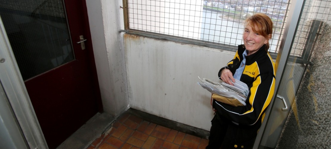 Für Elke Kaczmarek geht es jeden morgen hoch hinaus bis in den 41. Stock. (Foto: Goyert)