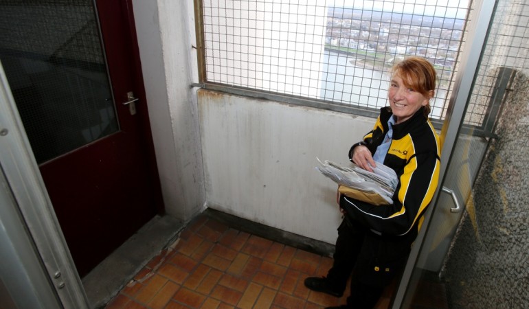 Für Elke Kaczmarek geht es jeden morgen hoch hinaus bis in den 41. Stock. (Foto: Goyert)