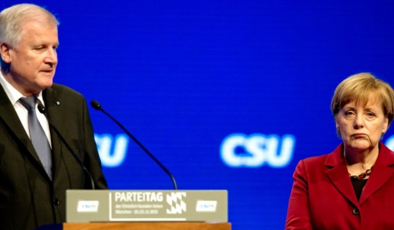 Angela Merkel ist die Chefin der CDU. Horst Seehofer der Chef der CSU. Manchmal streiten die beiden auch. (Foto: dpa)