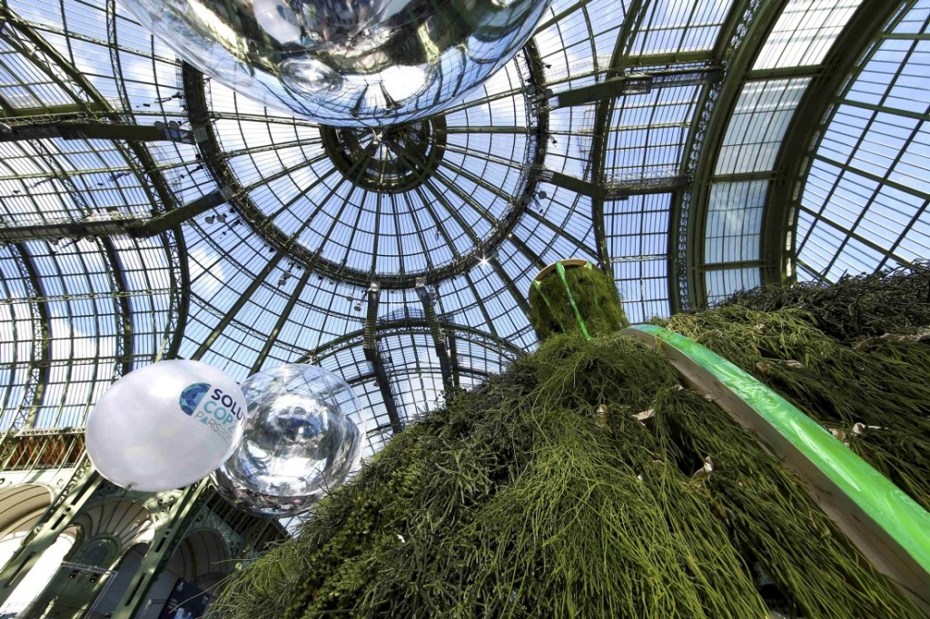 Eine grüne Hütte steht an einem der Orte, an dem die Weltklimakonferenz in Paris stattfindet. (Foto: dpa)