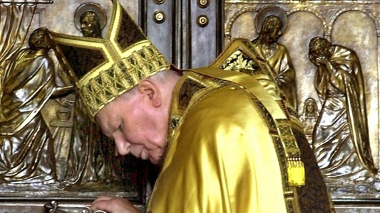 Hier schließt der voherige Papst Johannes Paul II die Heilige Pforte am Petersdom. (Foto: dpa)