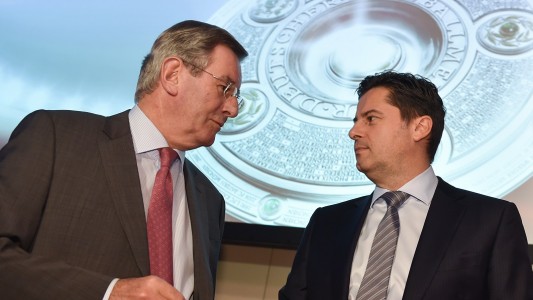 Hier sind Karl Hopfner (links), Präsident des FC Bayern München, und DFL-Geschäftsführer Christian Seifert zu sehen. (Foto: dpa)
