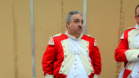Rote fFunken machen eine Pause vom Karnevalstreiben. (Foto: dpa)