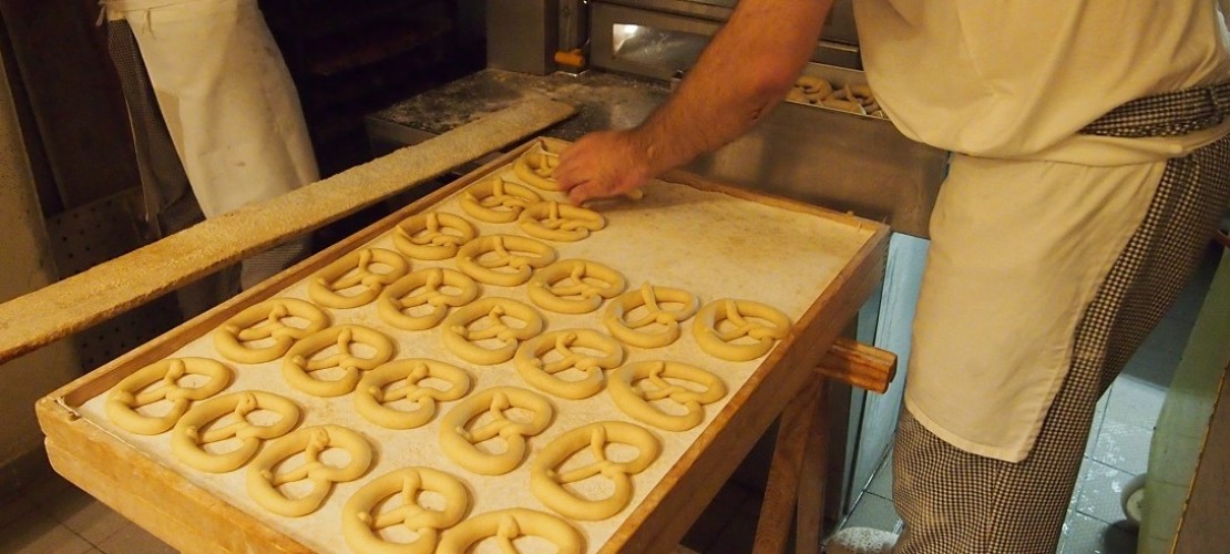 Wie werden Brezeln gemacht?