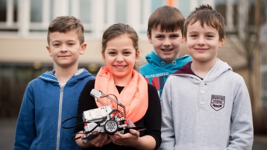Schüler bauen Schweini-Bot