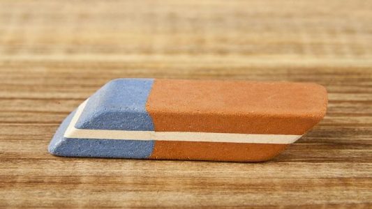 Wie löscht ein Radiergummi Worte?