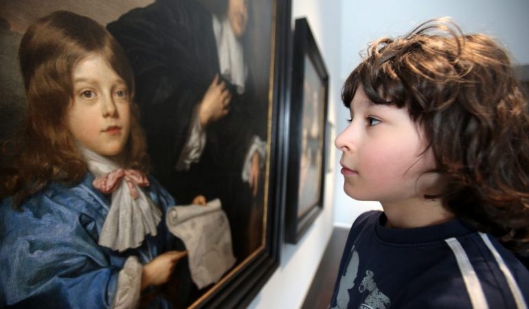 Raus hier: Kunst, Laternen und Sauna