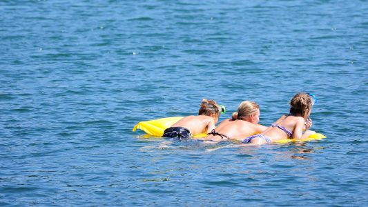 Planschen in sauberem Wasser