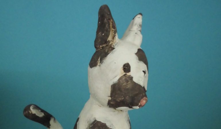 Ein Schneiderlein und Hunde aus Ton