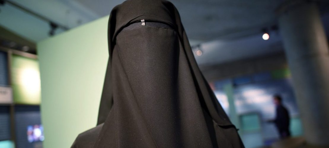 Was sind Burka und Burkini?