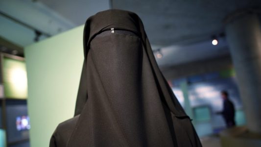 Was sind Burka und Burkini?