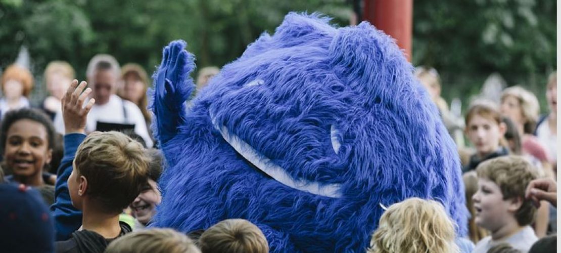 Raus hier: Märchenzelt, Torwandschießen, Duda knuddeln