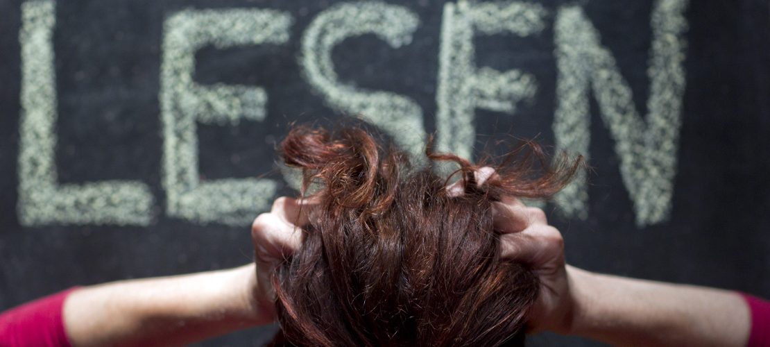 Warum können viele Menschen nicht lesen und schreiben?