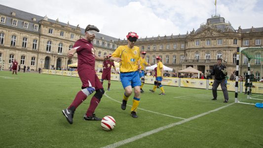 Wie spielen Blinde Fußball?