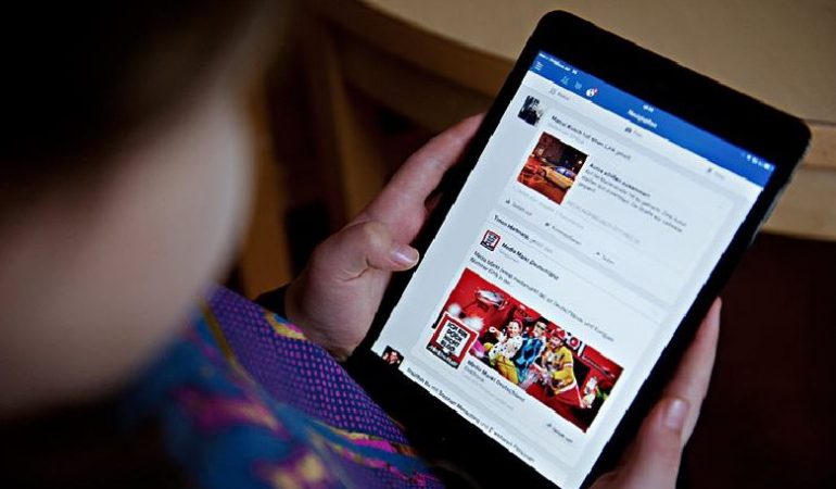 Kinder sollten nicht alles im Internet sehen. Internetseiten für Kinder bringen Nachrichten so, dass sie gut verstanden werden. (Foto: dpa)