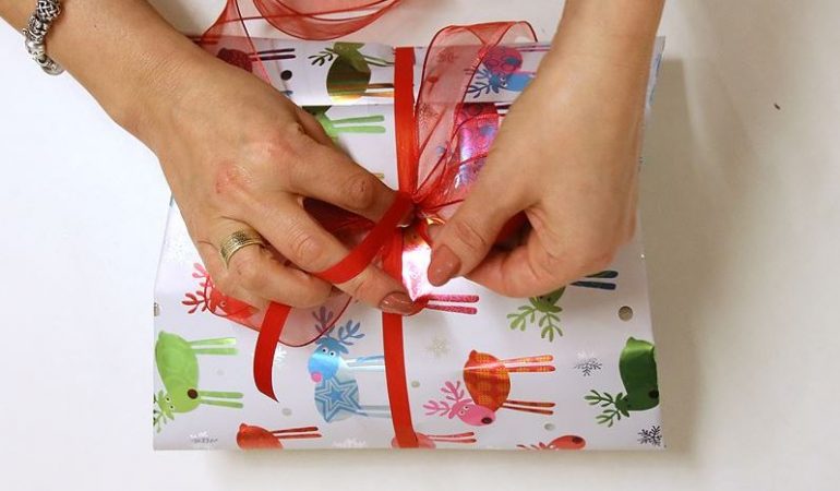 So packst du Geschenke ein