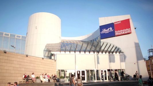 Das Schokoladenmuseum steht direkt am Rhein. (Foto: dpa)