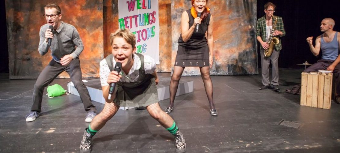 Raus hier: Konzert, Karneval und Papierkunst
