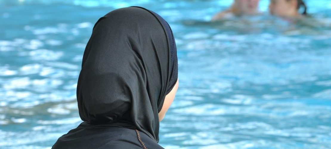 Mit Burkini ins Wasser