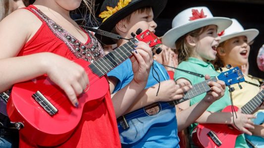 Wie erkennt man eine Ukulele?