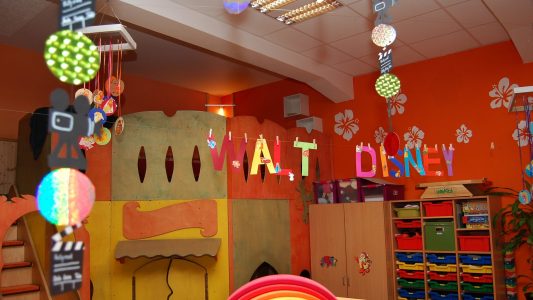 So bastelst du Karnevalsgirlanden