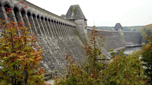 Wie macht ein Staudamm Strom?