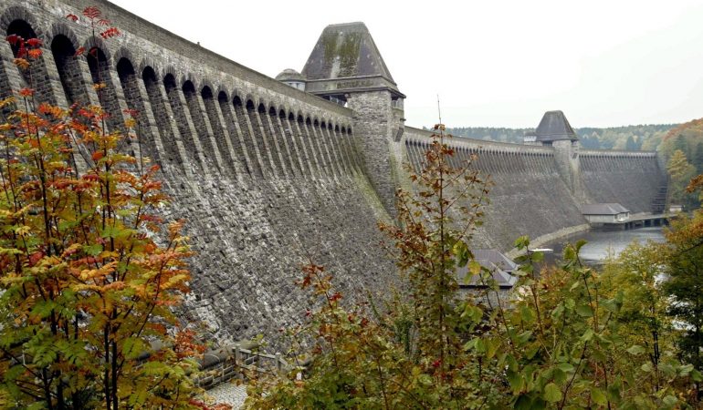 Wie macht ein Staudamm Strom?