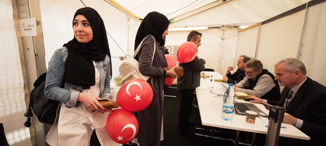 Türken in Deutschland stimmen ab
