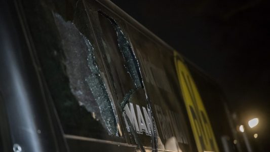 Explosionen an Spielerbus