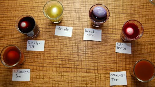 So färbst du Ostereier mit Lebensmitteln