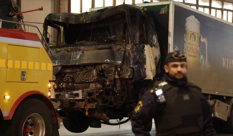 Lkw rast in Menschenmenge