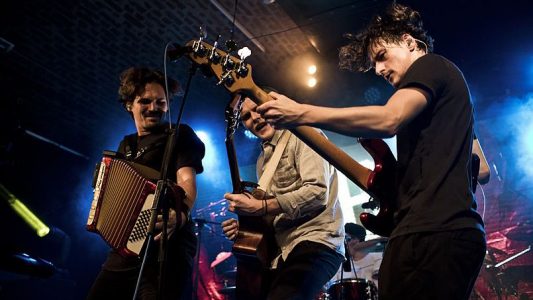 So ein cooles Konzert könnte schon bald in eurer Turnhalle oder auf dem Pausenhof stattfinden.