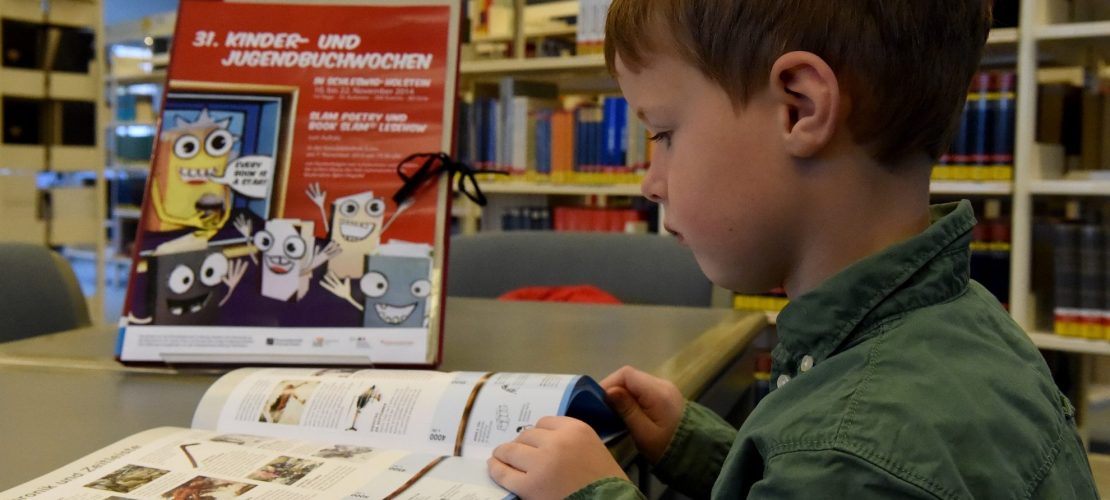 Autoren lesen Schülern vor