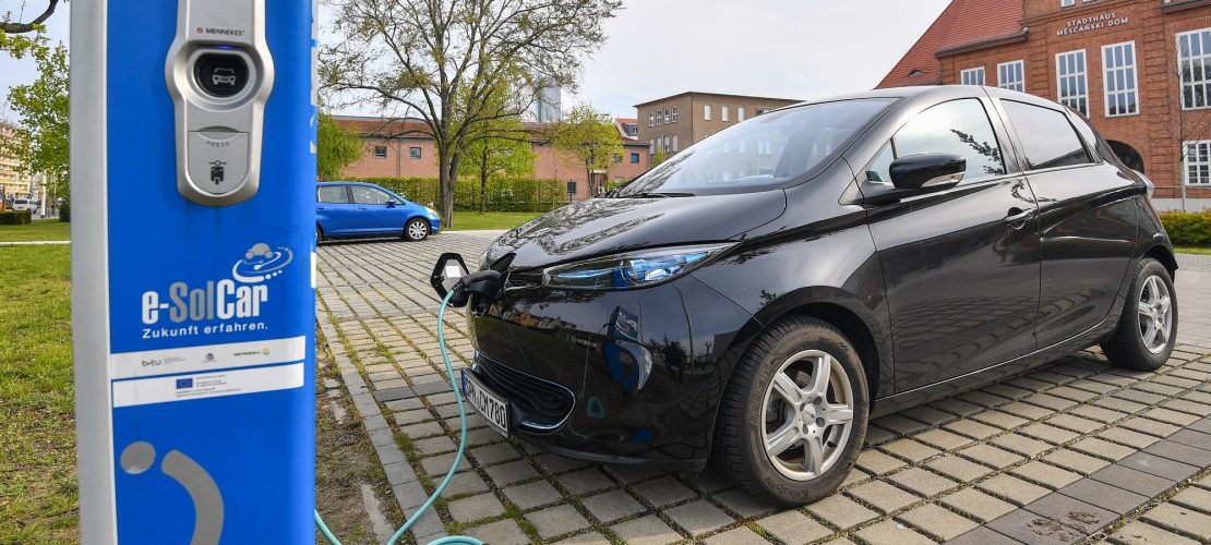 Mehr Ladestationen für E-Autos