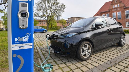 Mehr Ladestationen für E-Autos