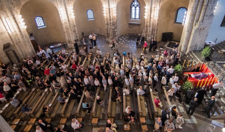 Warum wird Kardinal Meisner aufgebahrt?