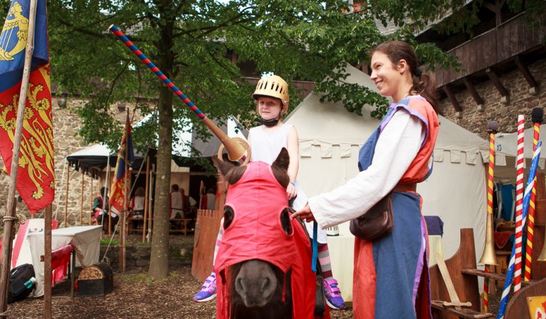 Raus hier: Radeln, Ritter und ins Tierheim gucken