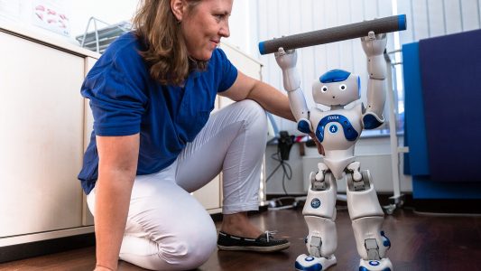 Roboter Zora hilft im Krankenhaus