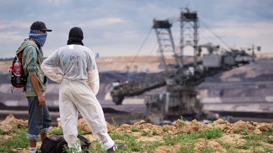 Ganz in der Nähe von Köln in Garzweiler in Erkelenz gibt es ein riesiges Braunkohlegebiet - und damit auch viel Protest. (Foto: dpa)
