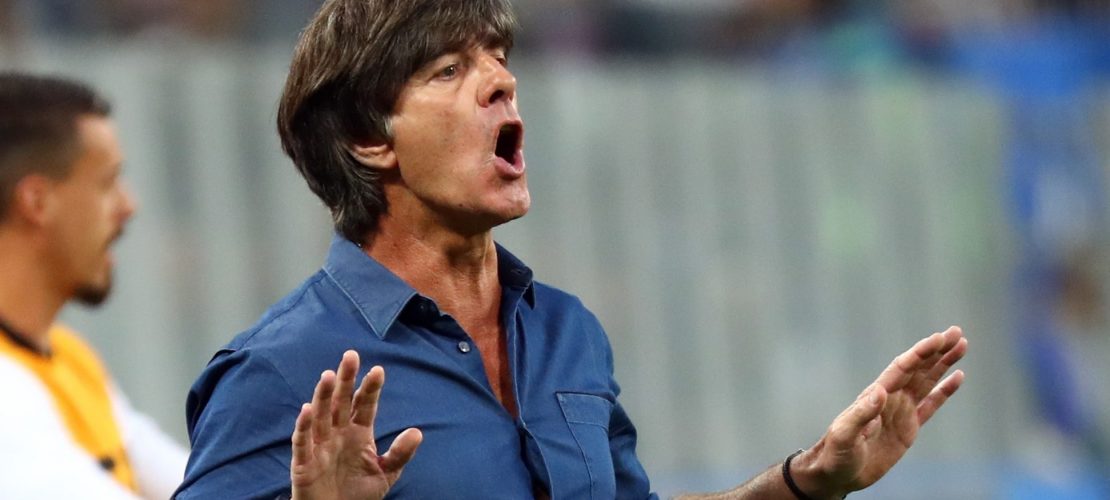Bundestrainer Joachim Löw testet am Freitag gegen Spanien, wie fit die deutschen Spieler sind. (Foto: dpa)