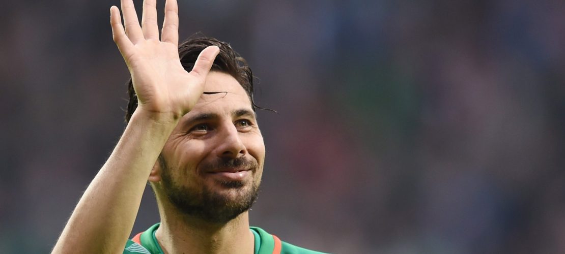 Claudio Pizarro wurde in Peru geboren, spielt aber schon seit Jahren in Deutschland Fußball. (Foto: dpa)